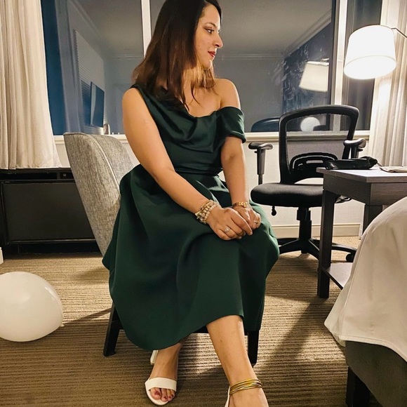 Selling this lovely piece in Medium Size - Picture 1 of 3